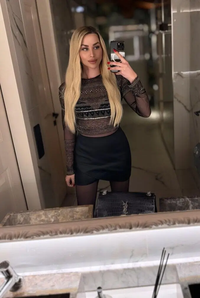 Escort Model JULIETTE FORD - 2