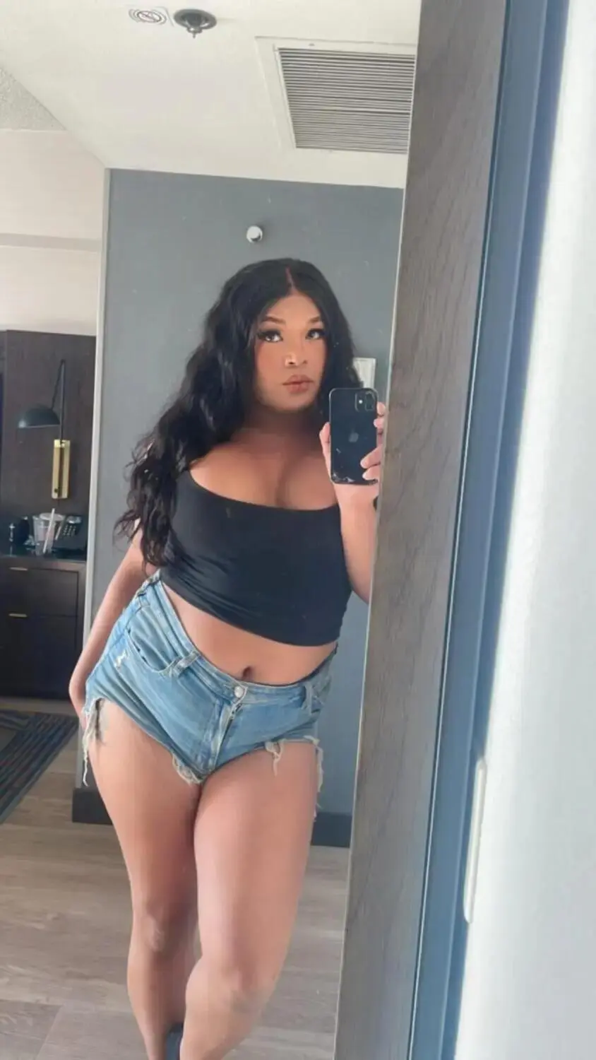 Escort Model Kammy - 4