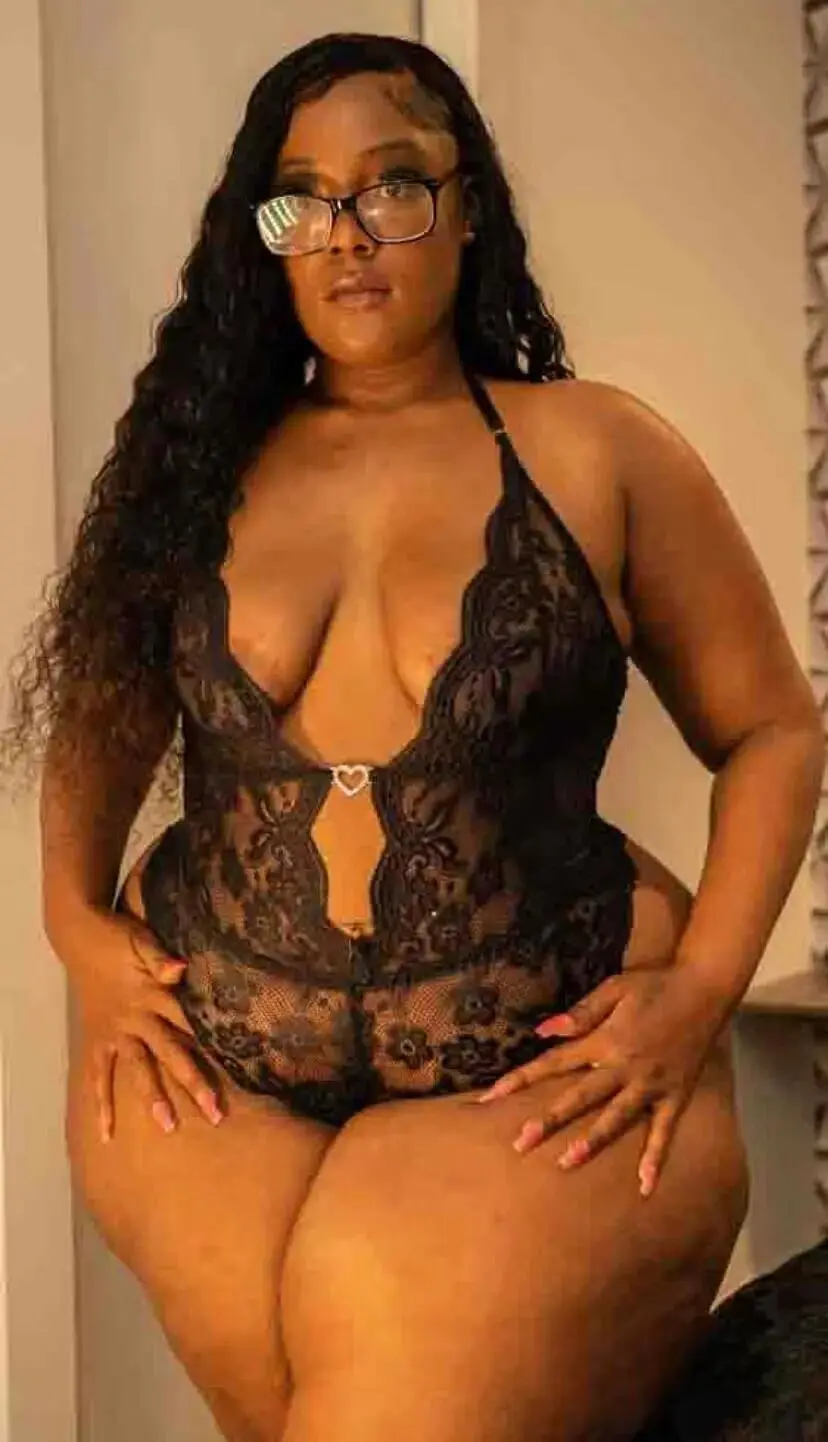 Escort Model Kemya Splash - 4