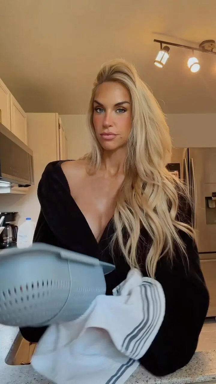 Escort Model KenzieRose - 9