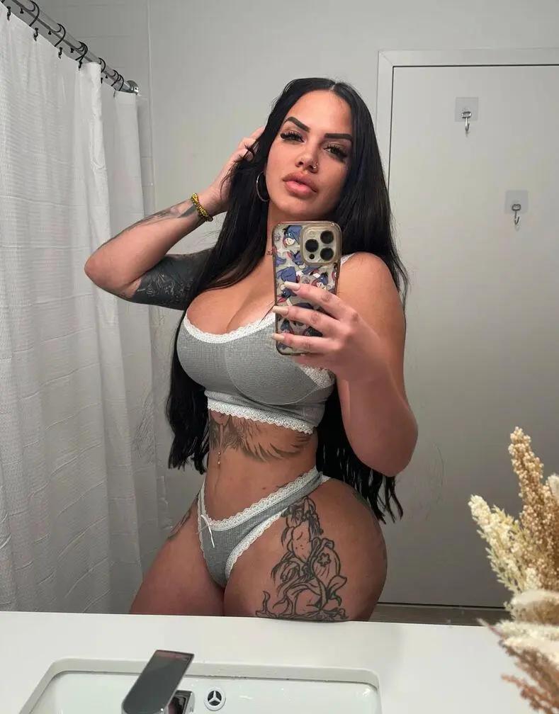 Escort Model Kiara Foxx