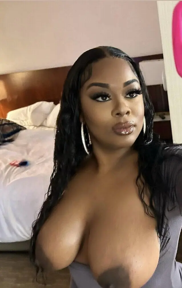 Escort Model Koko Sweets