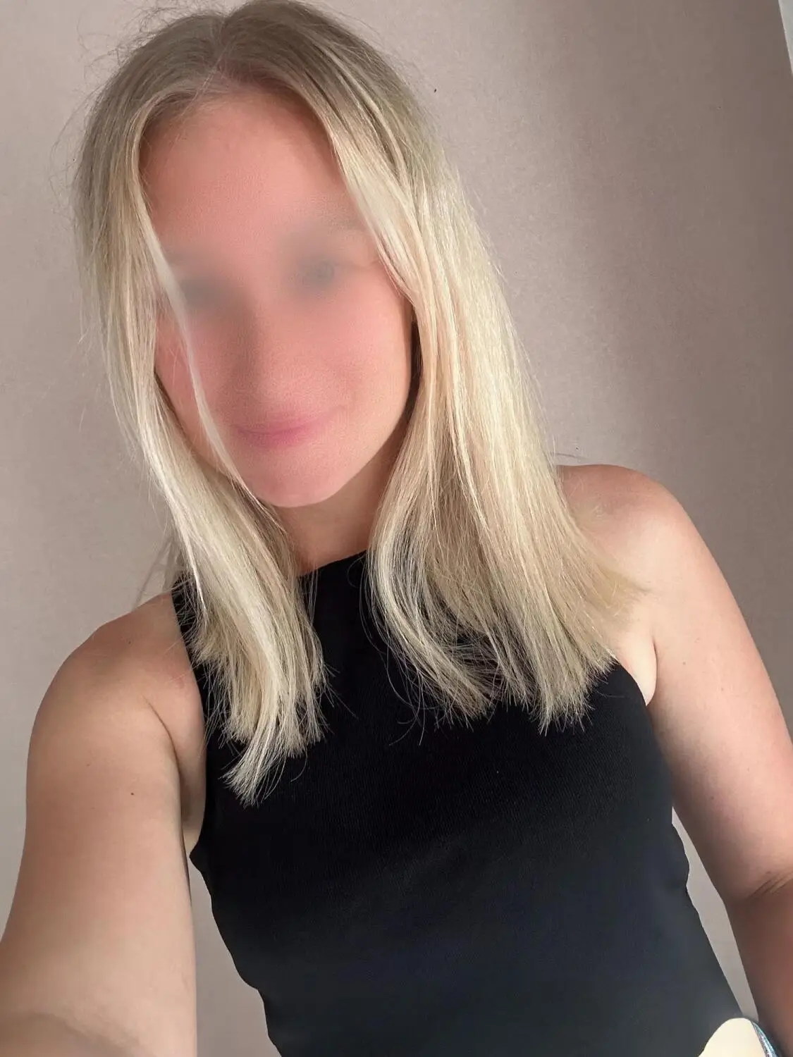 Escort Model Kris - 2