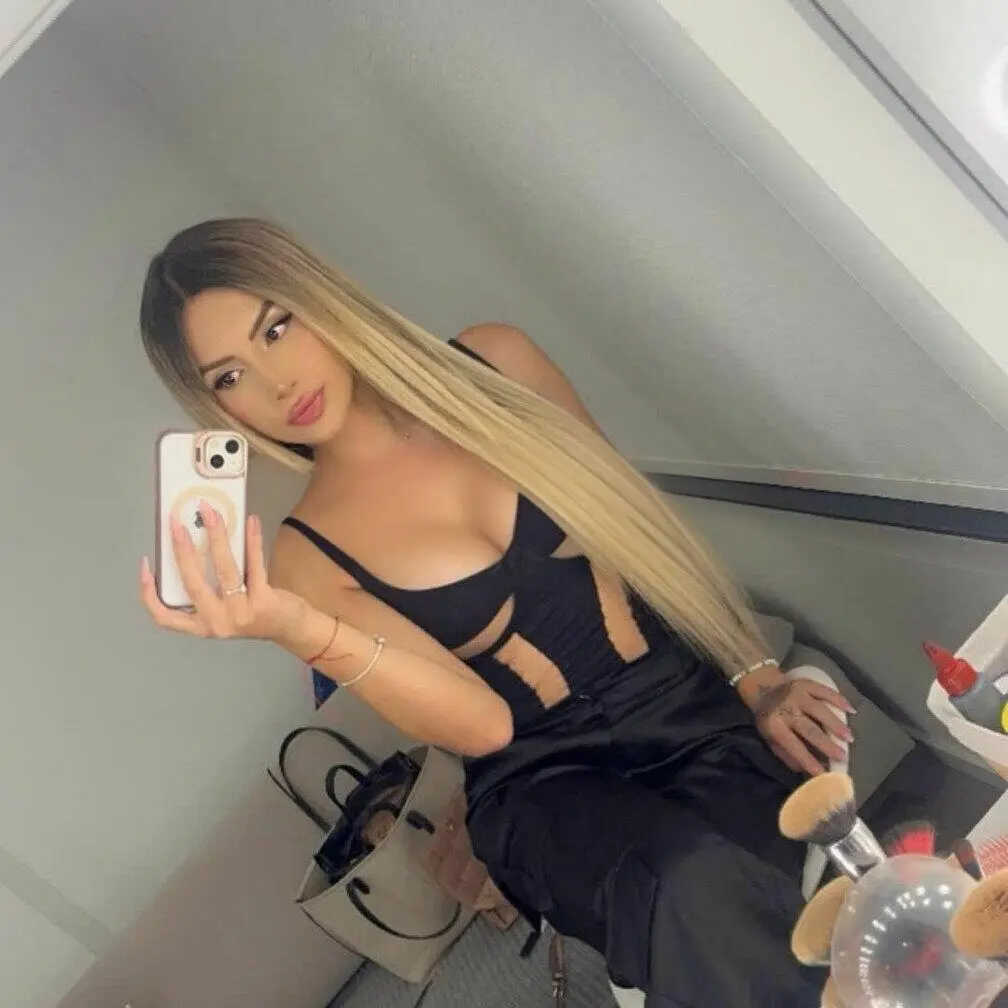 Escort Model Laura - 3