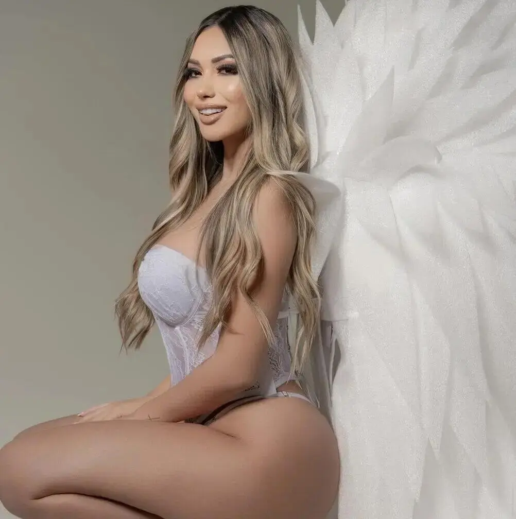 Escort Model Lauren Jay - 5