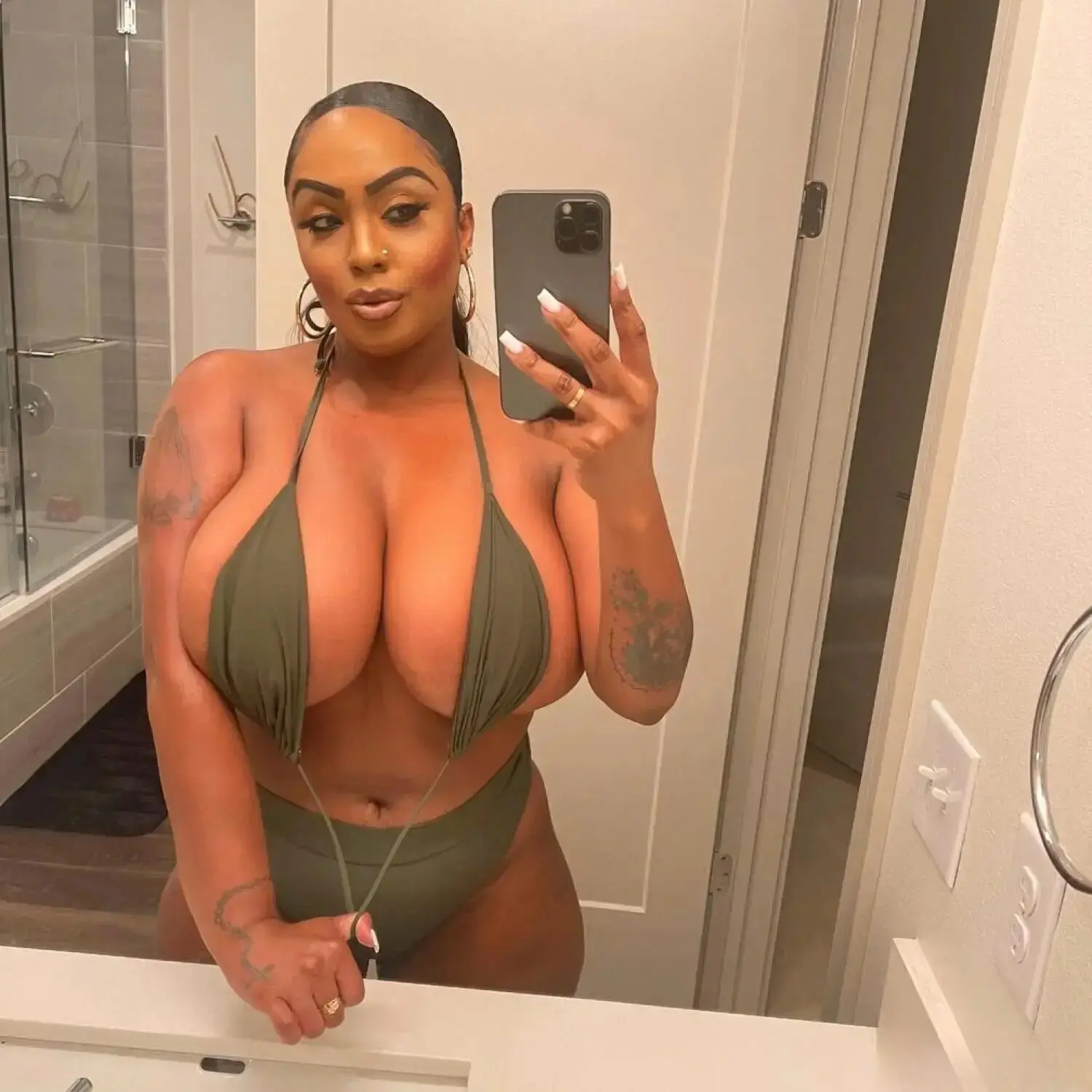 Escort Model Layton Benton - 3