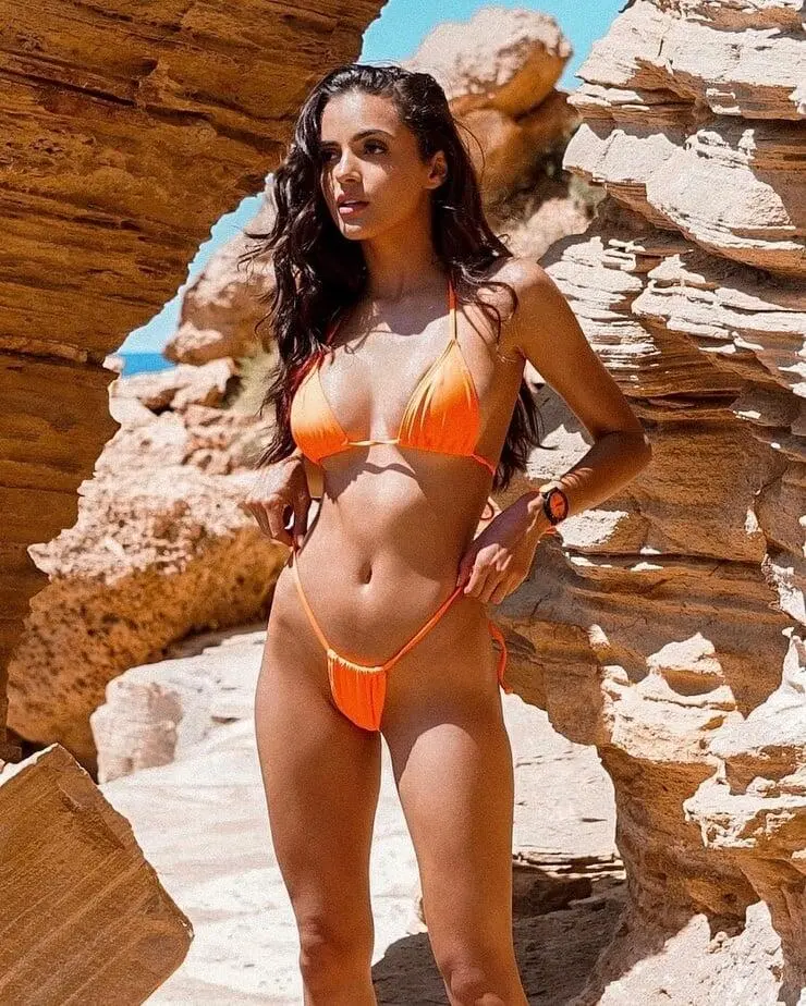 Escort Model Leidy Amelia Labrador