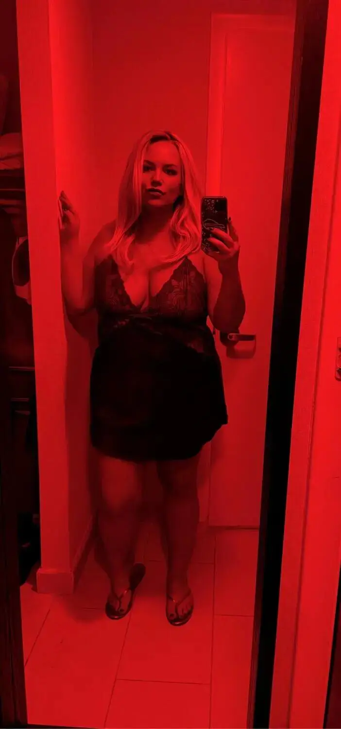 Escort Model Lexi - 4