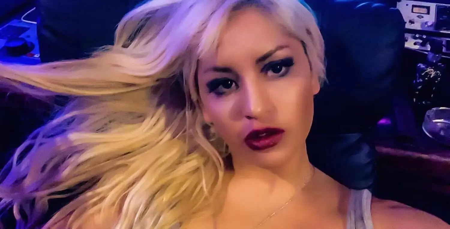 Escort Model Lili Lash - 5