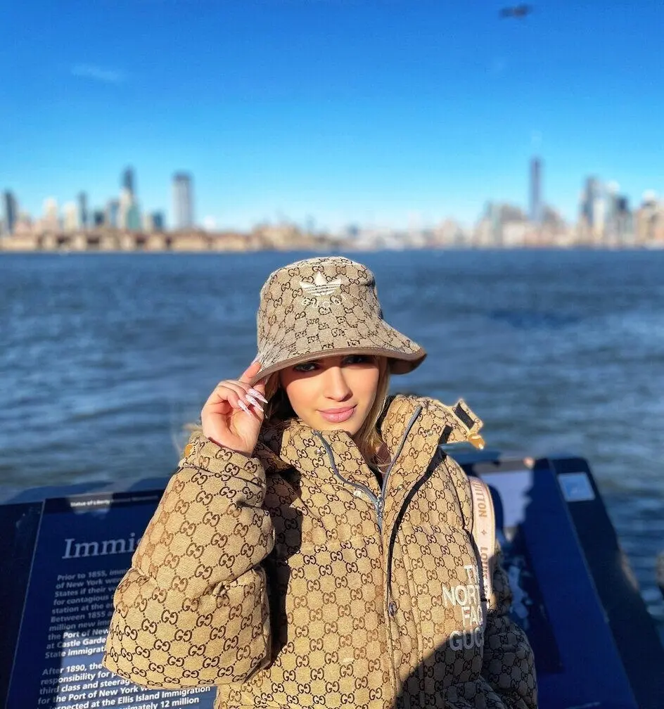 Escort Model Lilly - 5