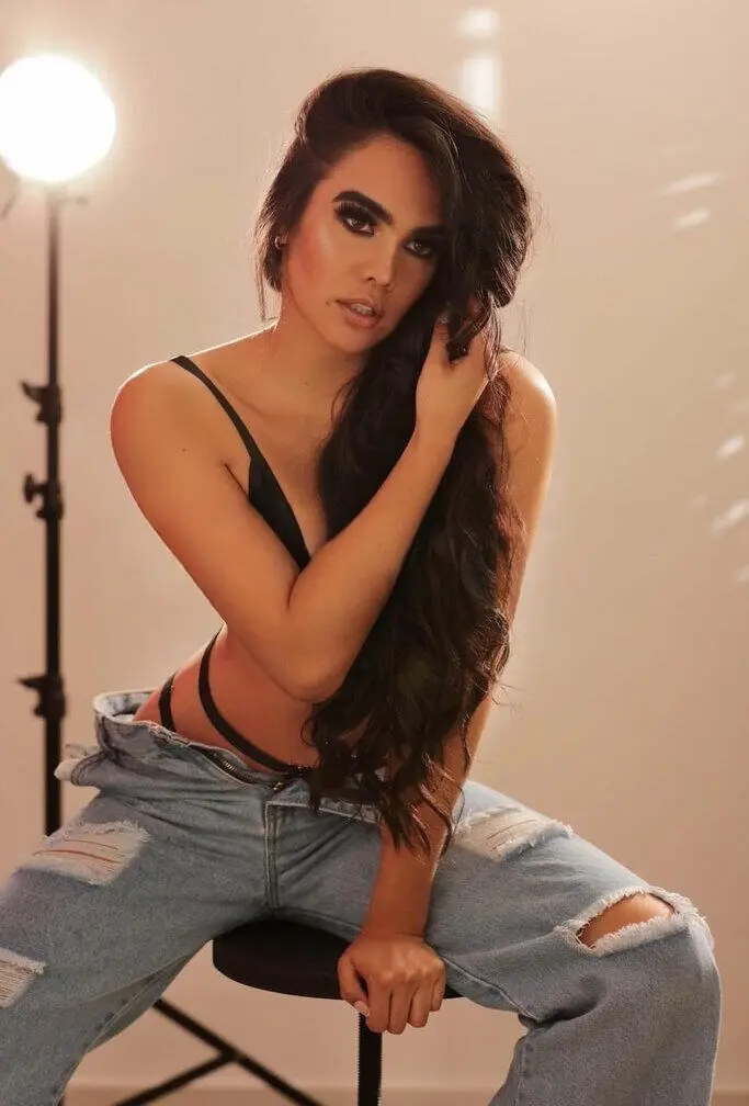 Escort Model Lizz