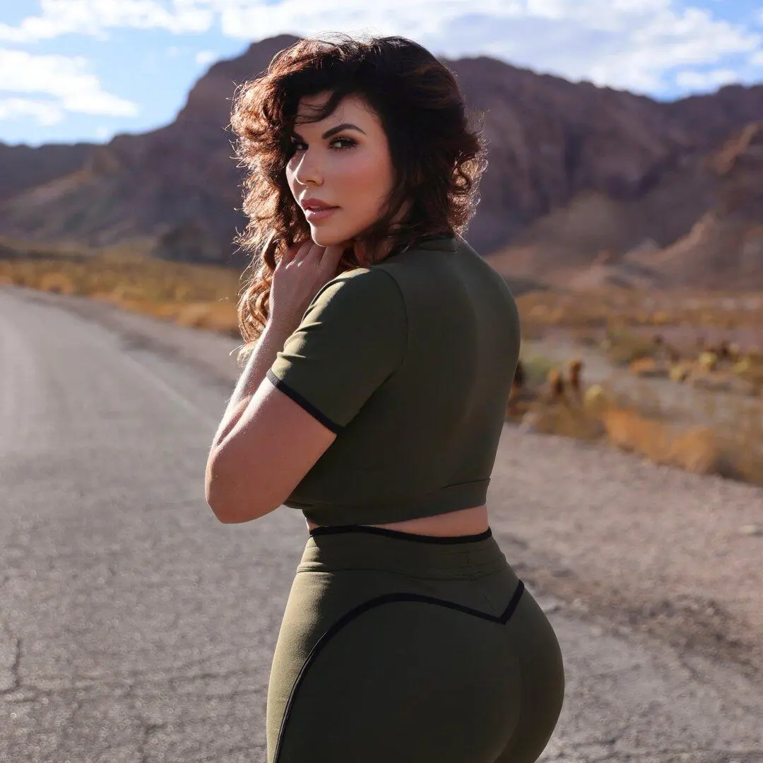 Escort Model Lucy Milano - 6