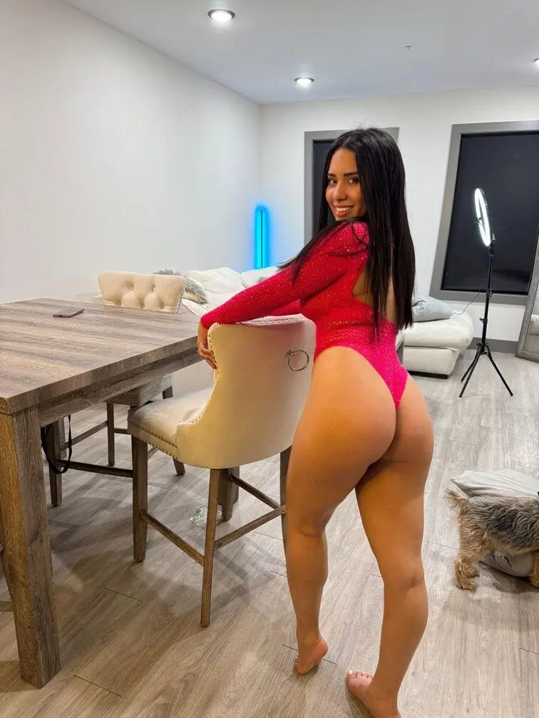 Escort Model Luna - 4