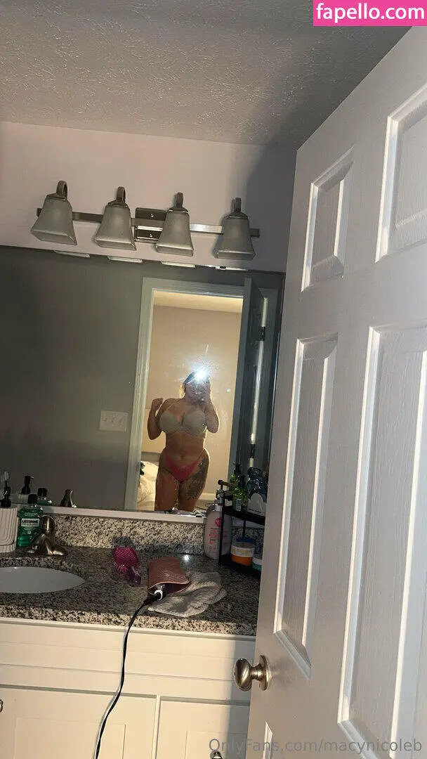 Escort Model Macy Nicole - 4
