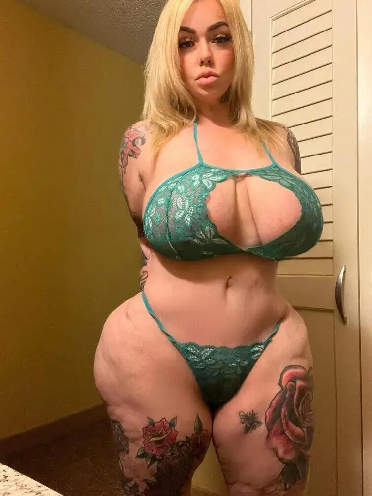 Escort Model Marilyn Melons - 2