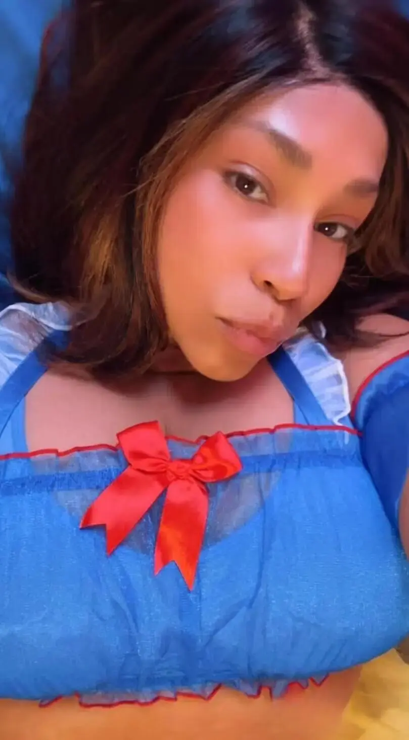Escort Model Maxine - 3