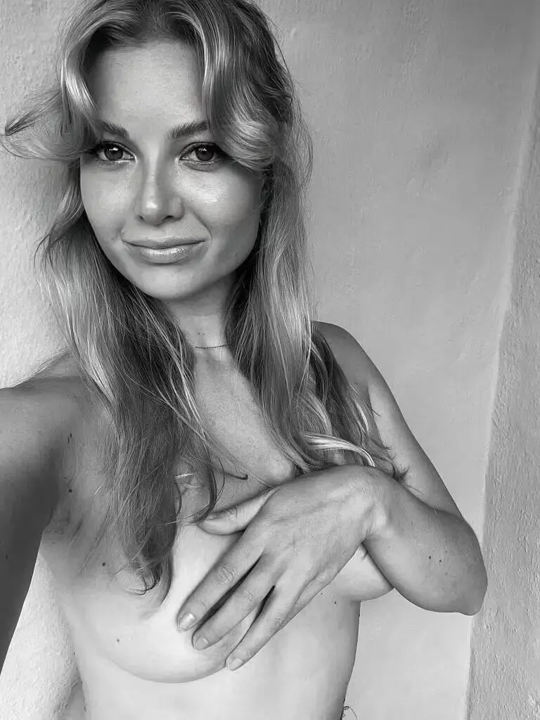 Escort Model Melody - 5