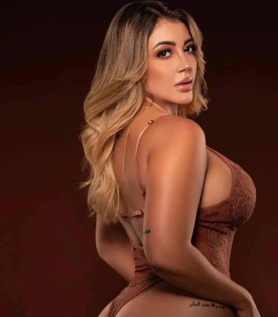 Escort Model Melody