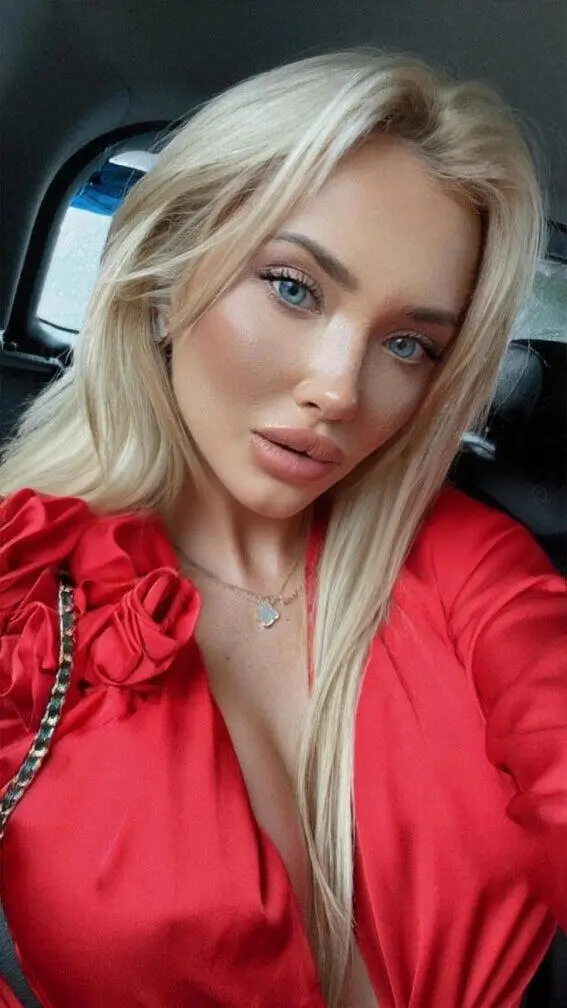 Escort Model MIA BLOOM