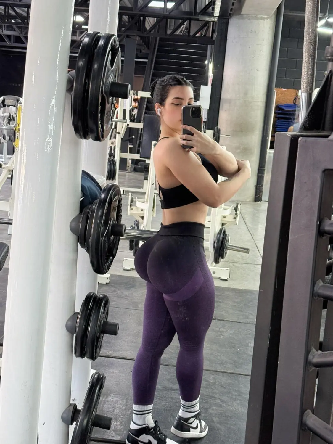 Escort Model Micaela Ari - 5