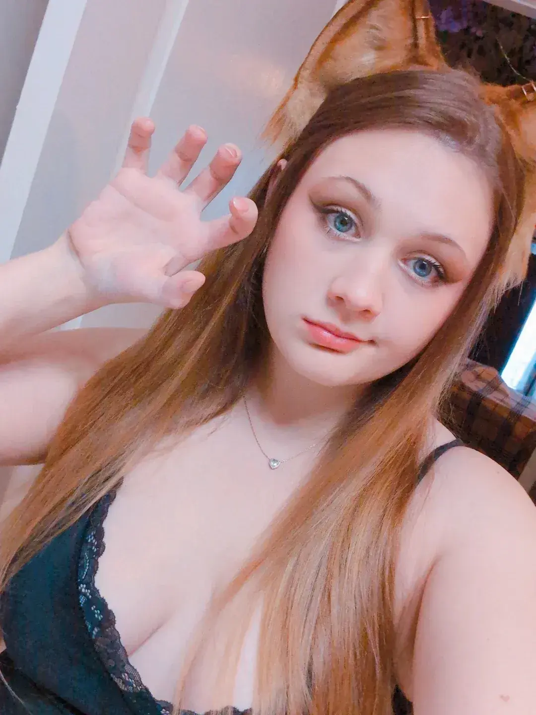 Escort Model MiinuInu - 3