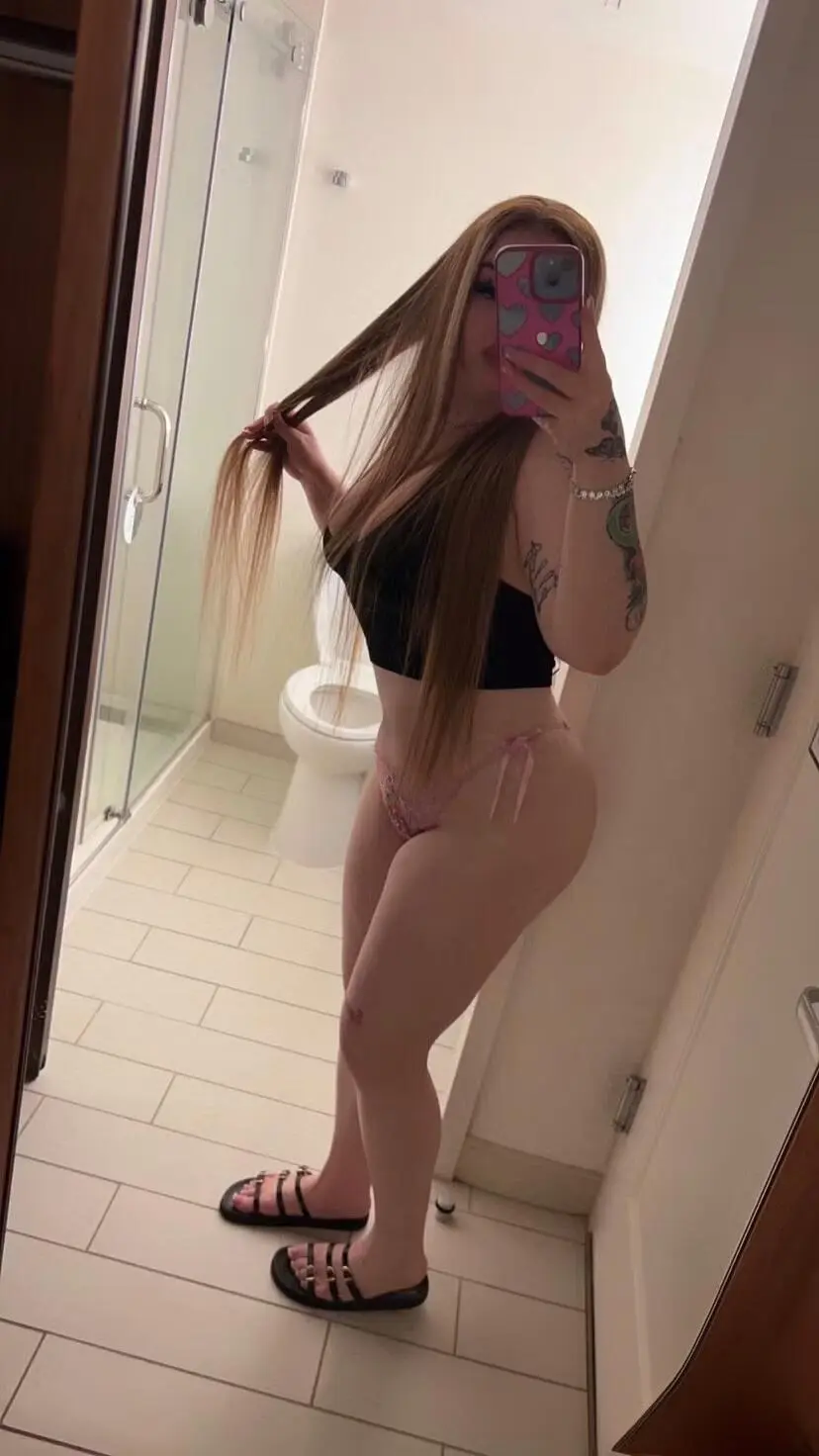 Escort Model Molly Love