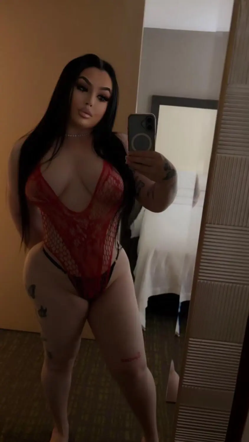 Escort Model Molly Love - 5