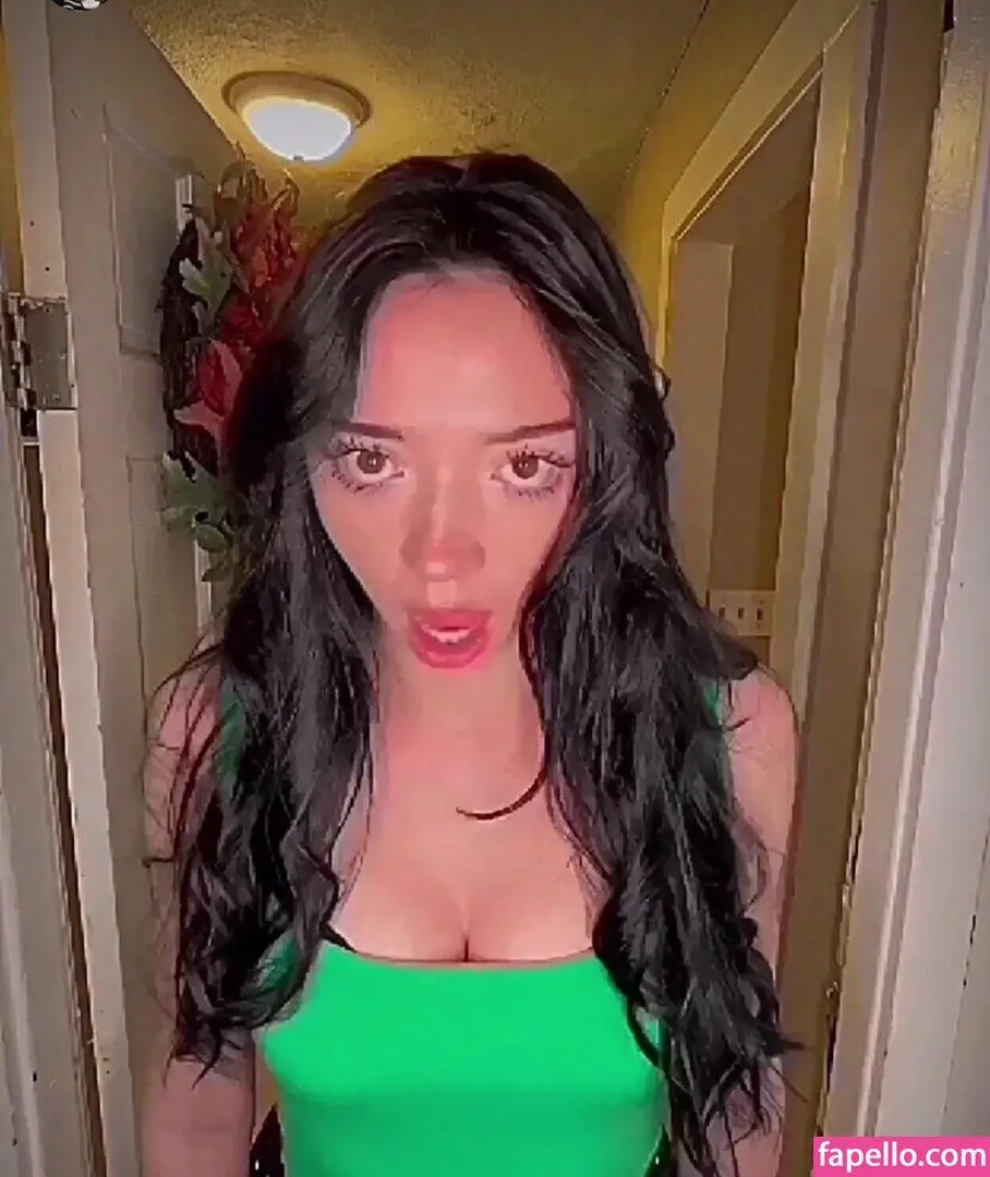 Escort Model Molly Moonn - 4