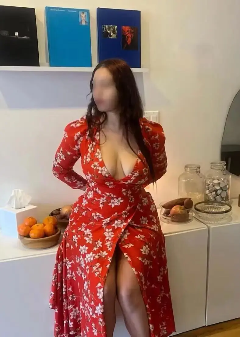 Escort Model MoMo - 3