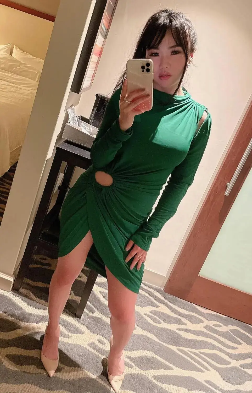 Escort Model Moon Lee - 5
