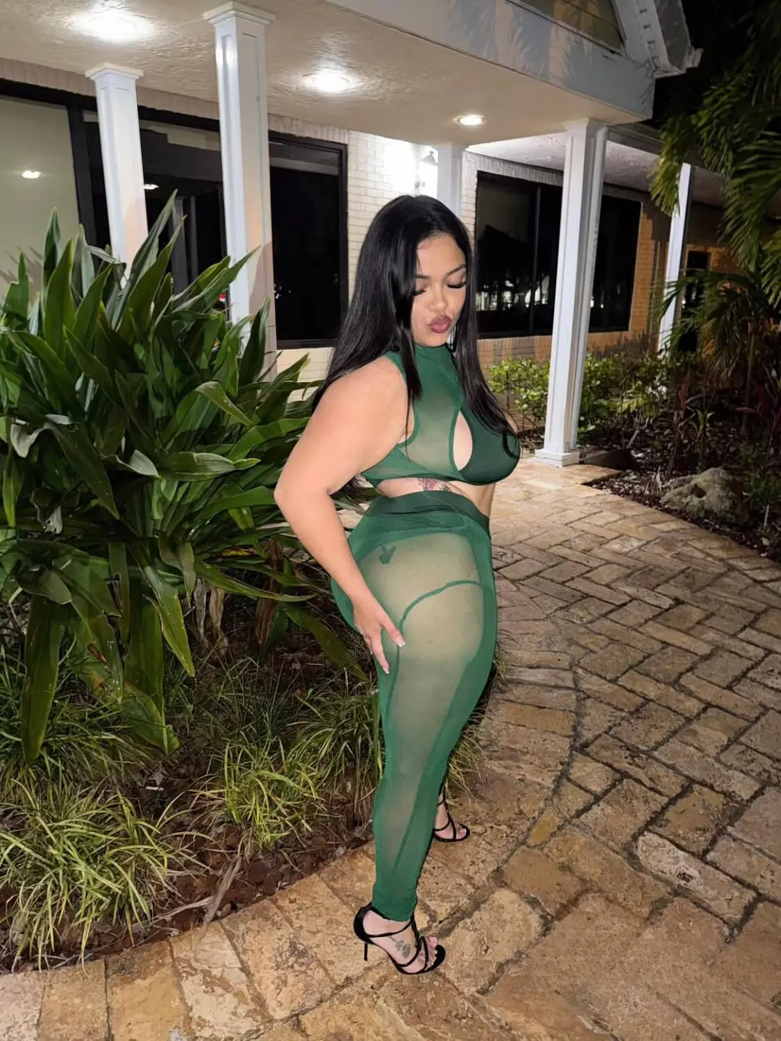 Escort Model Nessa - 3