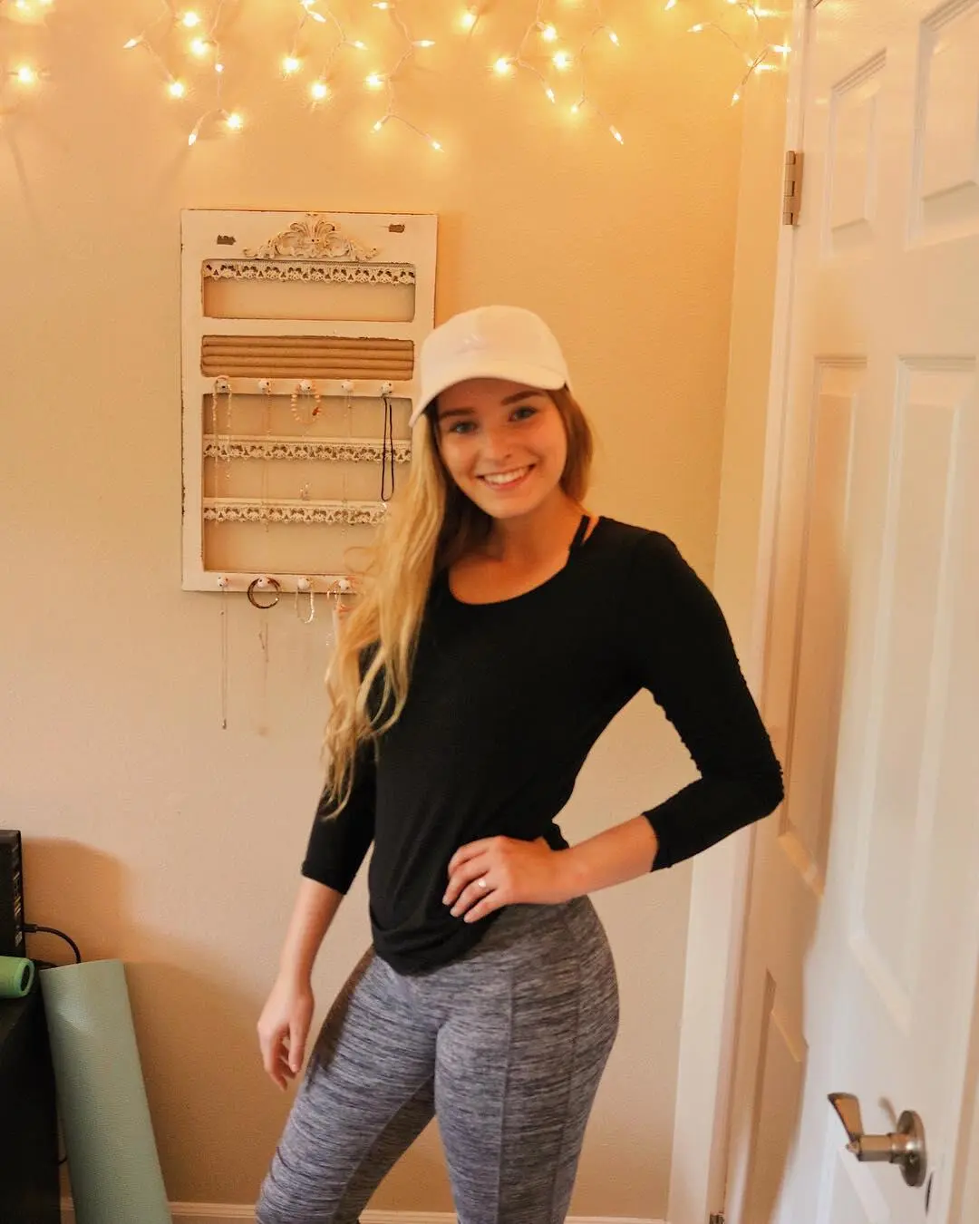 Escort Model Nicole Turnbull - 3