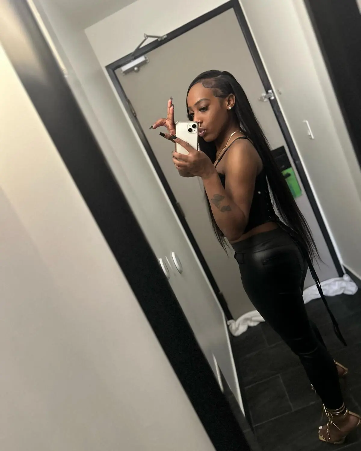 Escort Model Nikkibaby - 6