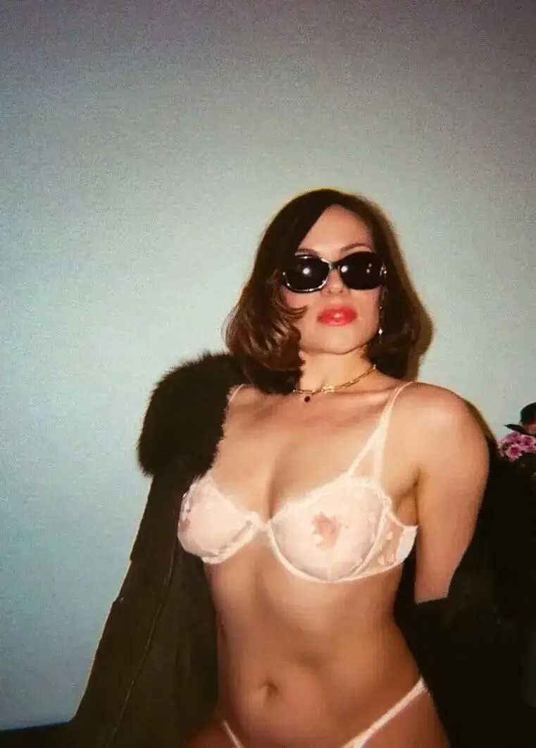 Escort Model Nina - 5