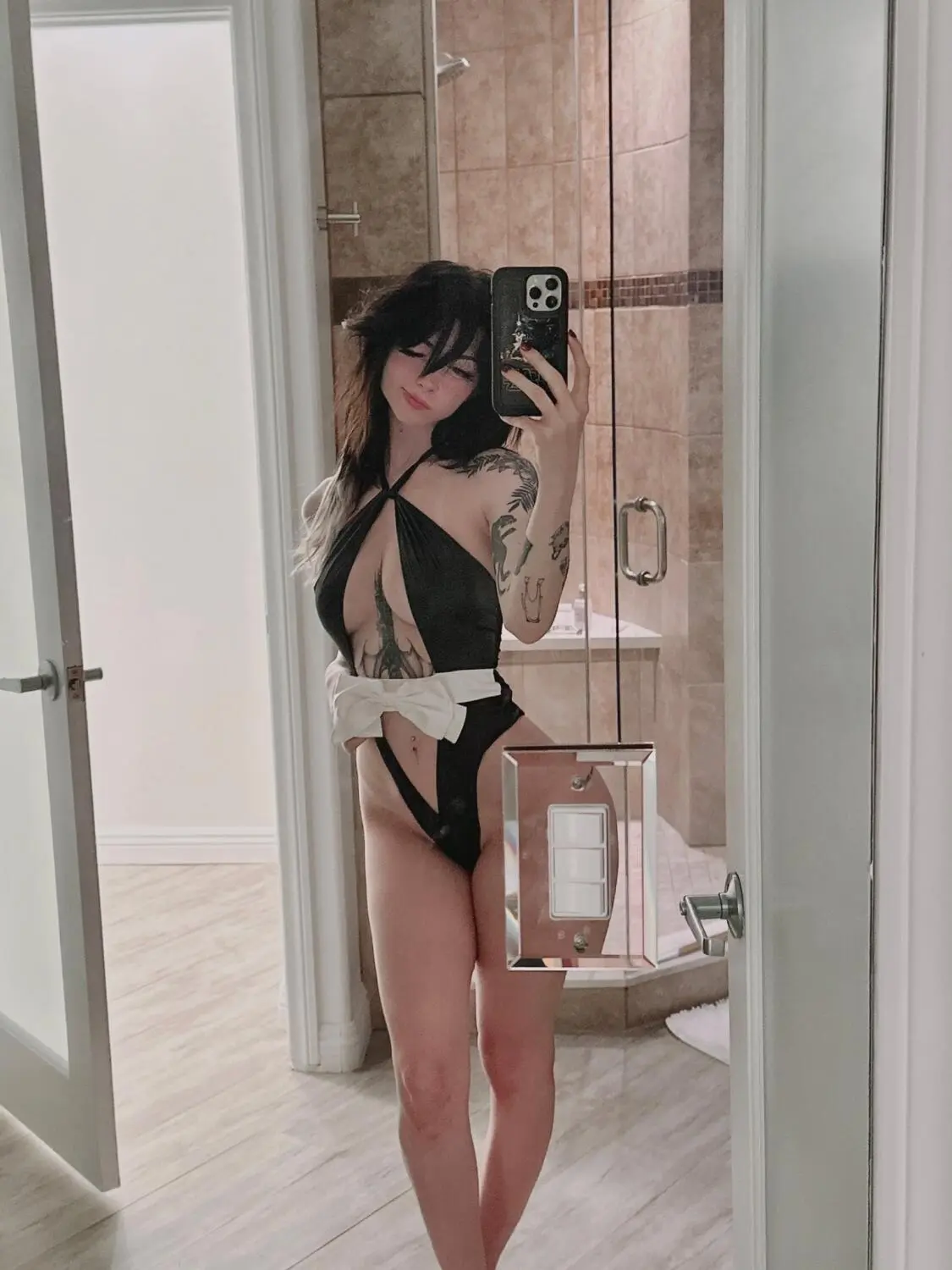 Escort Model Noemie Lili - 6