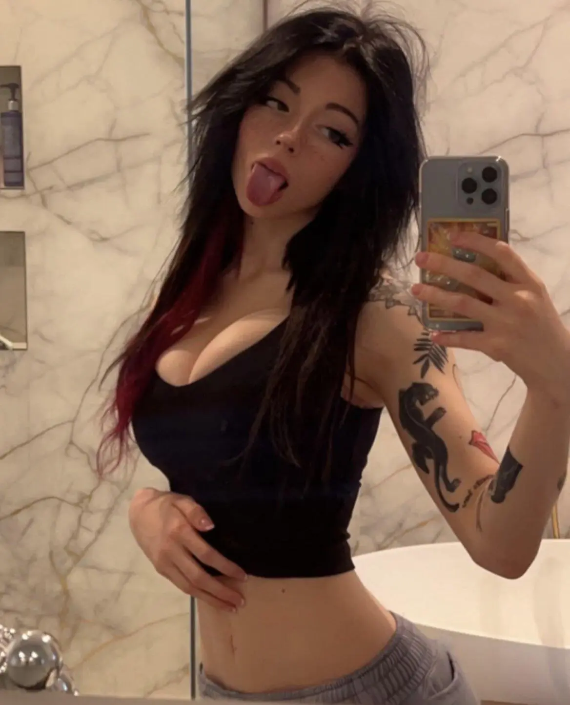 Escort Model Noemie Lili - 9