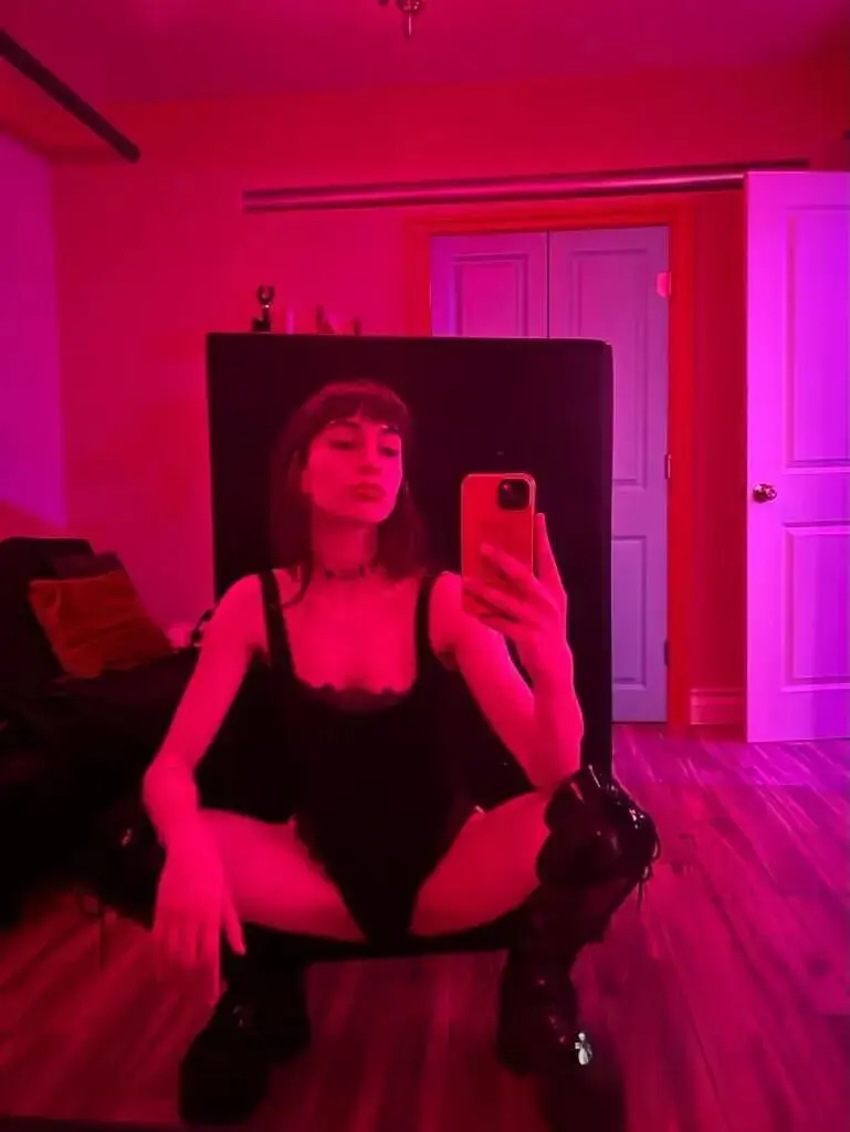 Escort Model Oracle