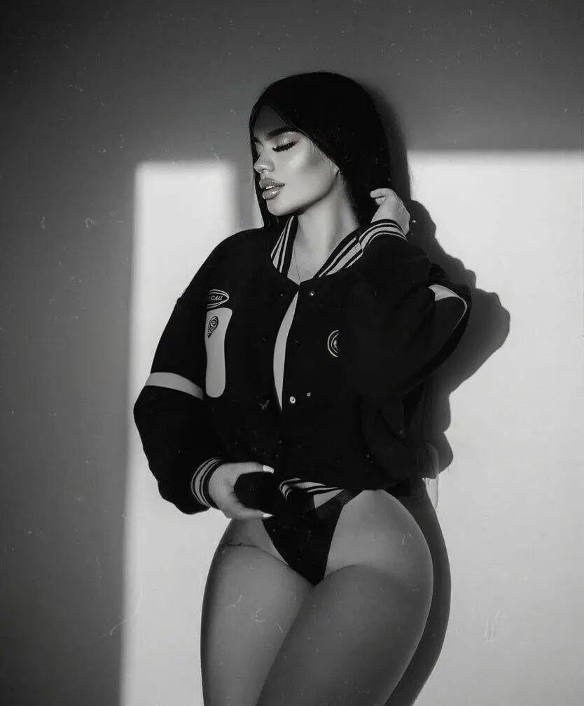 Escort Model Pamela D - 5