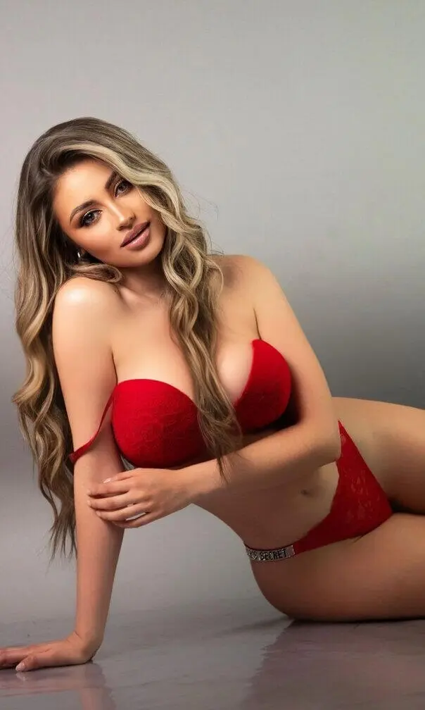 Escort Model Paula V - 5