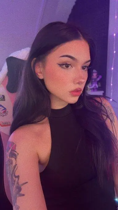 Escort Model PinkDonutX - 5