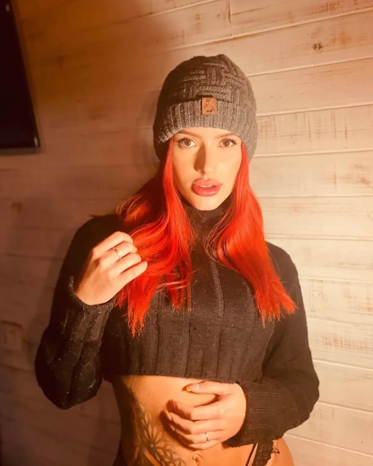 Escort Model Poison Ivy - 4