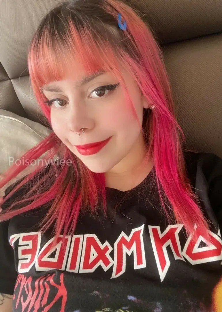 Escort Model Poison Yvie - 3