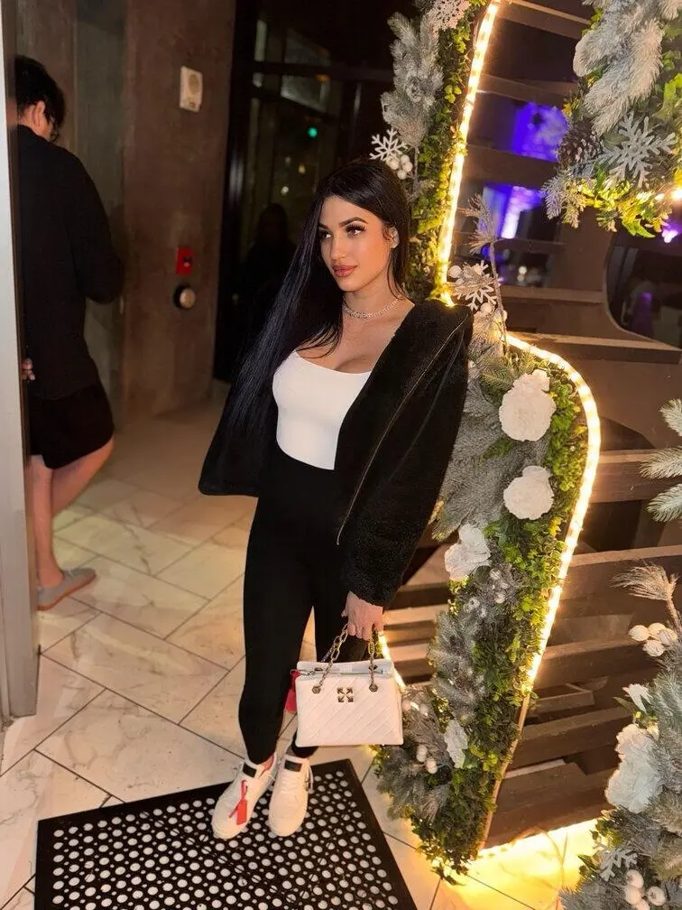 Escort Model Prada - 4