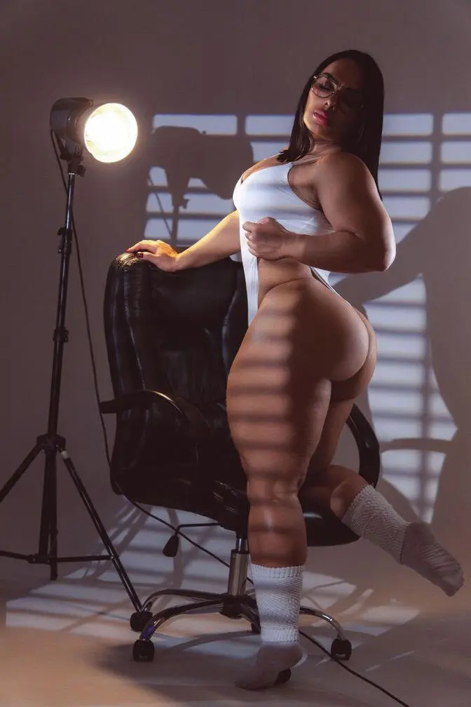 Escort Model Quads Goddess - 2