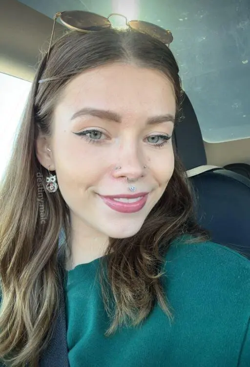 Escort Model Queen_egirl27 - 9