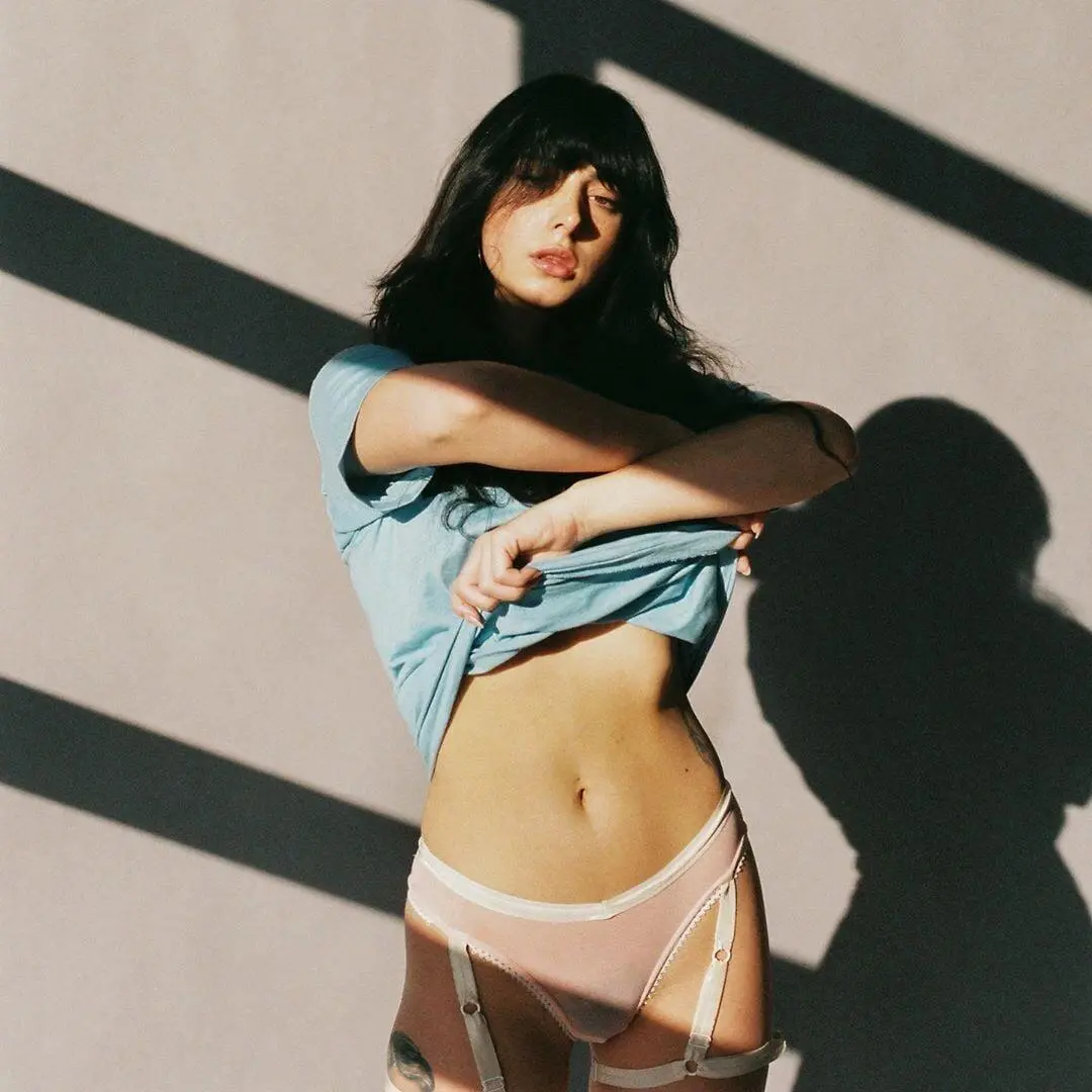 Escort Model Reed Suicide - 4