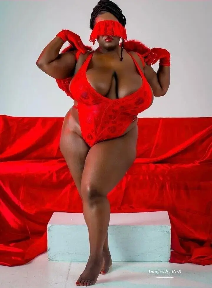 Escort Model Renee Sinclaire - 7
