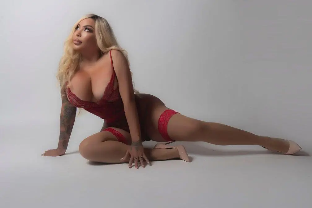 Escort Model Rihanna Swarovski - 4