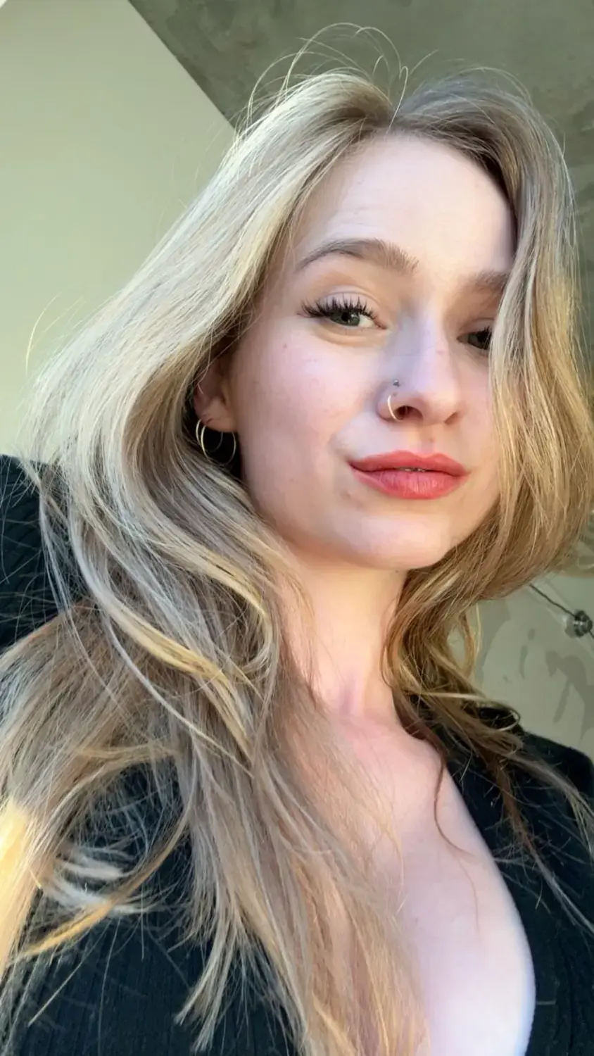Escort Model Roxanne Laurent - 5