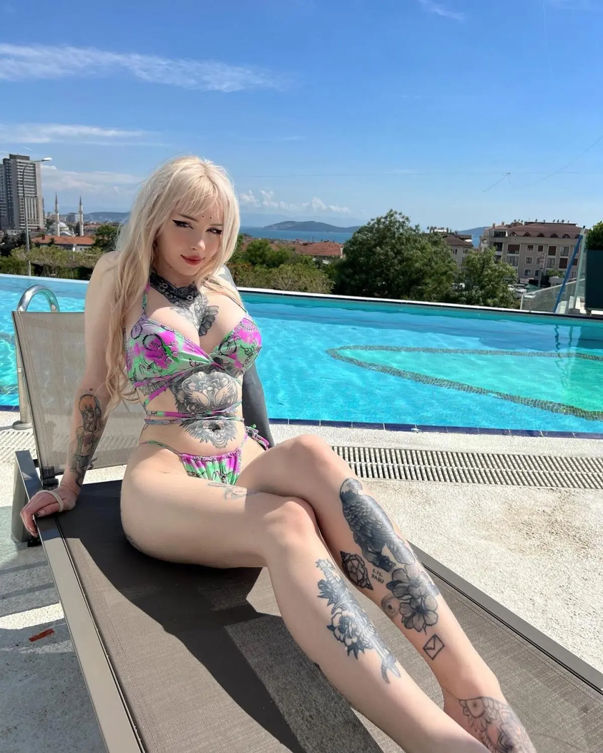 Escort Model Runabyte - 6